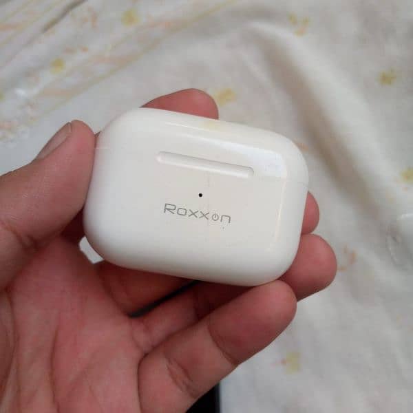 Samsung A30s plus airpods 9