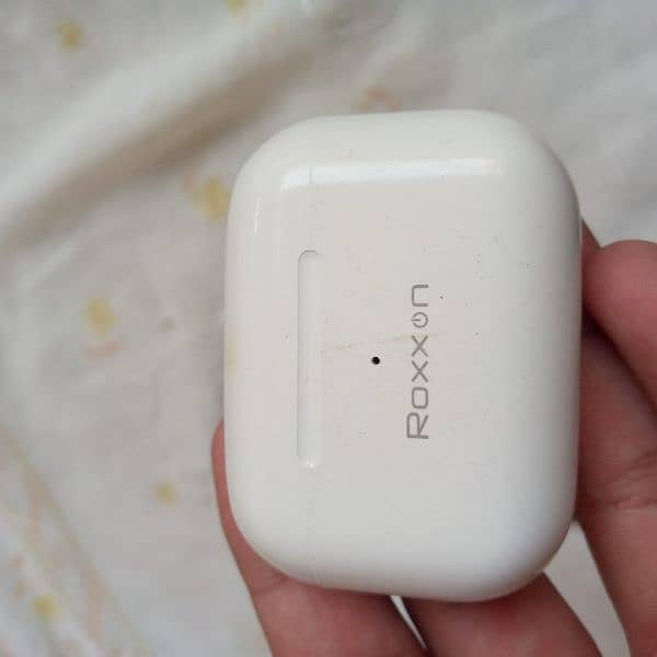 Samsung A30s plus airpods 12