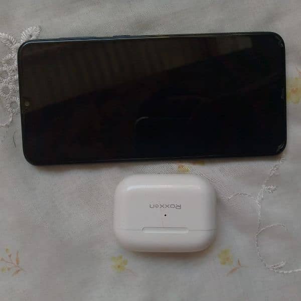 Samsung A30s plus airpods 13