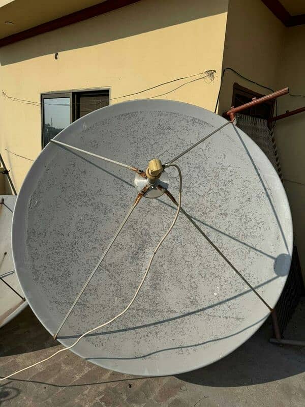 6 ft fiber dish with stand and LNB 0