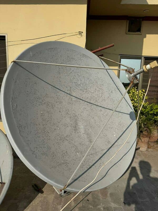 6 ft fiber dish with stand and LNB 1