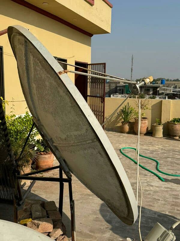 6 ft fiber dish with stand and LNB 2