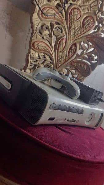 xbox 360 great condition,10/10 working + 1 wireless controller 3