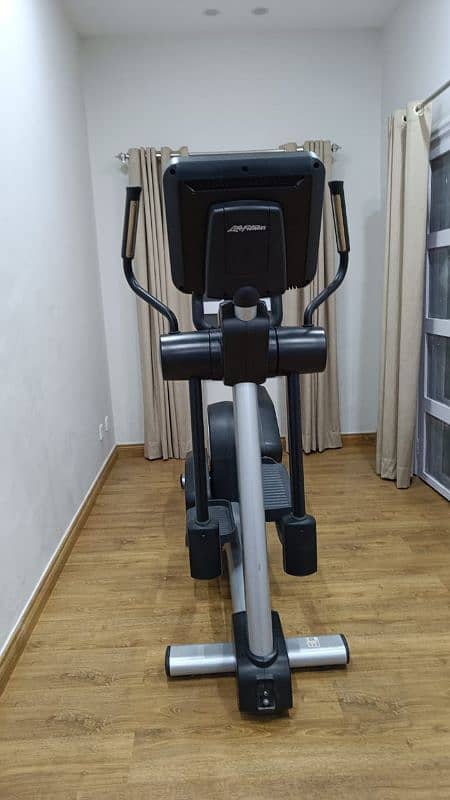 Life fitness 2020 model imported elliptical 0