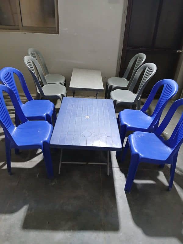 Set of table and chair 0