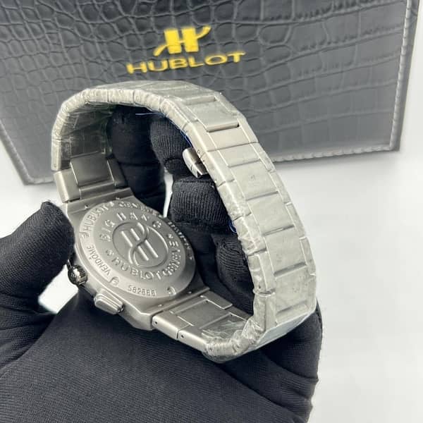 Hublot in chain 14