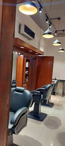 Salon Business for Sale in Chhota Bukhari Comm. DHA Phase 6! 3