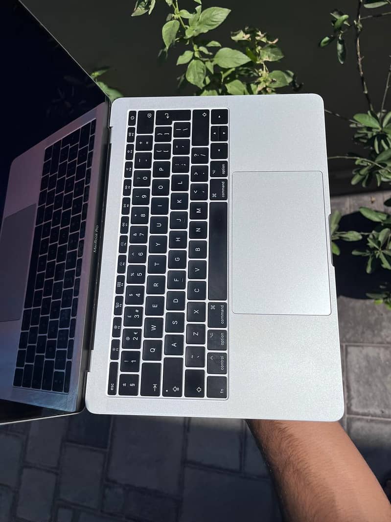 MacBook Pro  2016 - Core i5, 8/256, Excellent Condition 10