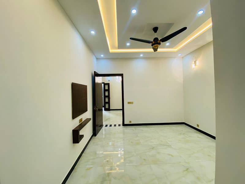 Luxury 10 Marla Brand New House for Sale in Prime Bahria Town, Lahore 4