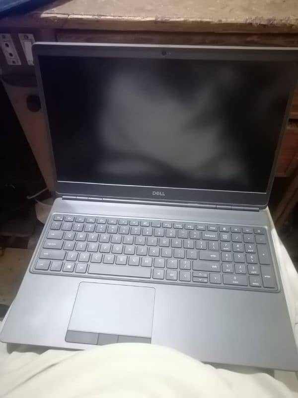 Dell Precision 7560 0