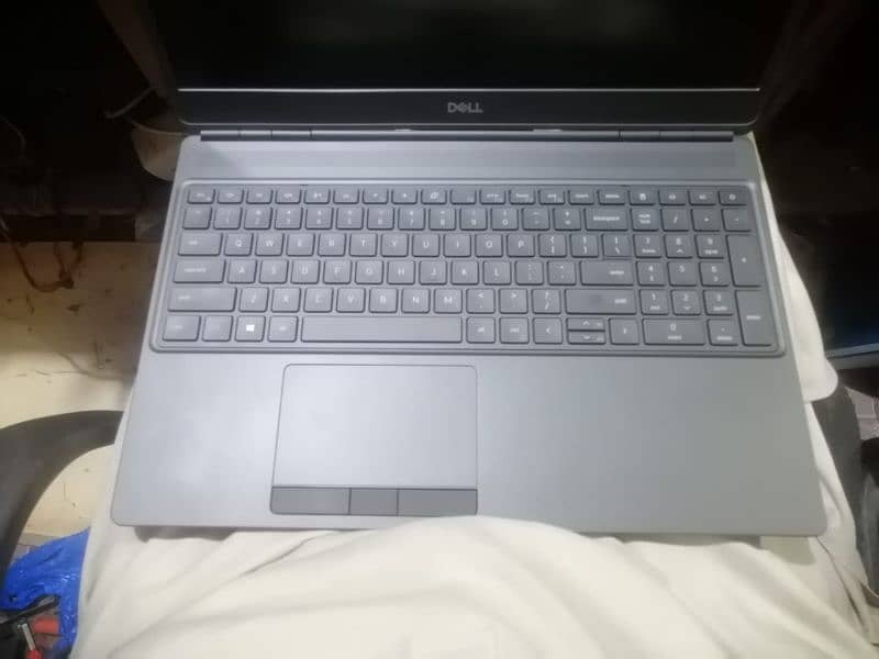 Dell Precision 7560 1