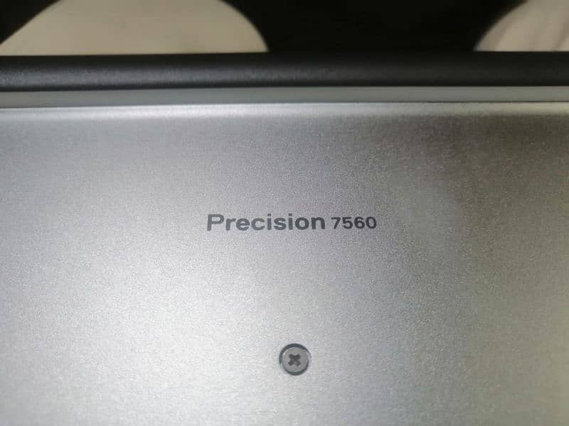 Dell Precision 7560 2