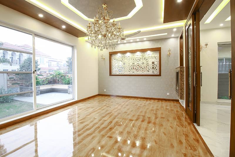 KANAL EYE CATCHING SUPERB LUXURY BUNGALOW FOR SALE 6