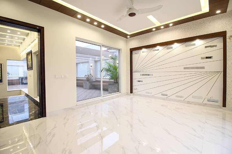 KANAL EYE CATCHING SUPERB LUXURY BUNGALOW FOR SALE 22