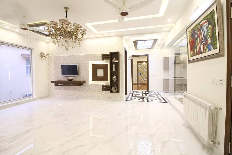 KANAL EYE CATCHING SUPERB LUXURY BUNGALOW FOR SALE 29