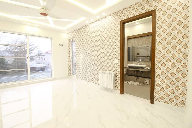 KANAL EYE CATCHING SUPERB LUXURY BUNGALOW FOR SALE 31