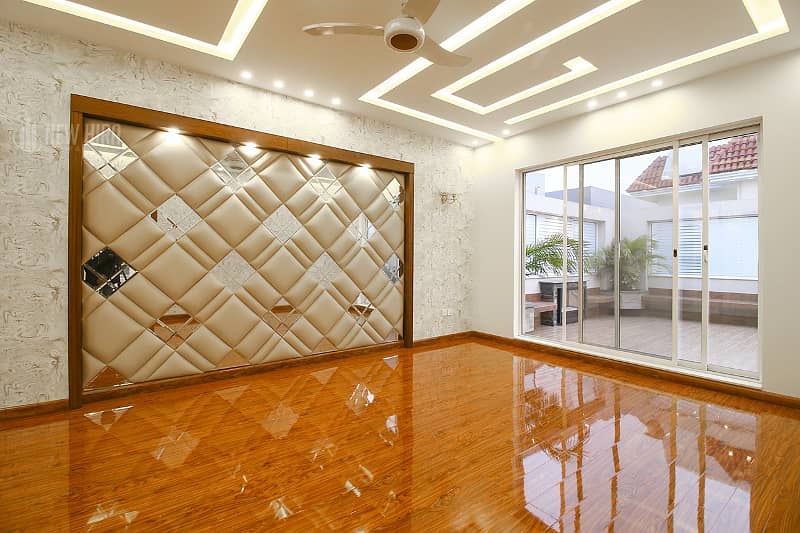 KANAL EYE CATCHING SUPERB LUXURY BUNGALOW FOR SALE 38