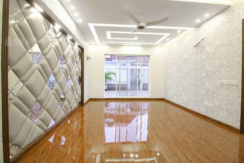 KANAL EYE CATCHING SUPERB LUXURY BUNGALOW FOR SALE 39