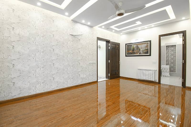 KANAL EYE CATCHING SUPERB LUXURY BUNGALOW FOR SALE 40