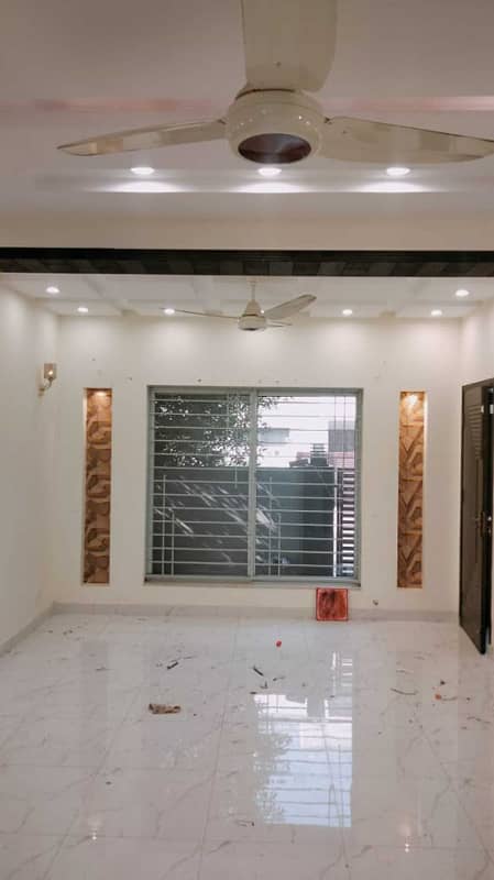 5 Marla Luxury House Available For Sale In EE Block Bahria Town Lahore 10