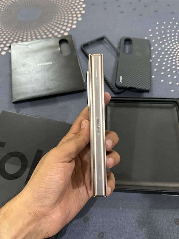 Samsung Galaxy Z Fold 4 0