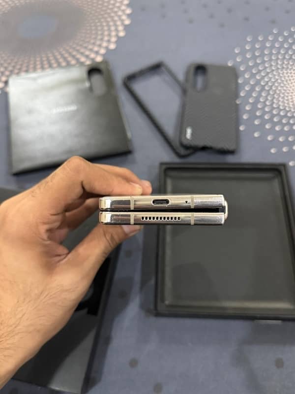 Samsung Galaxy Z Fold 4 3