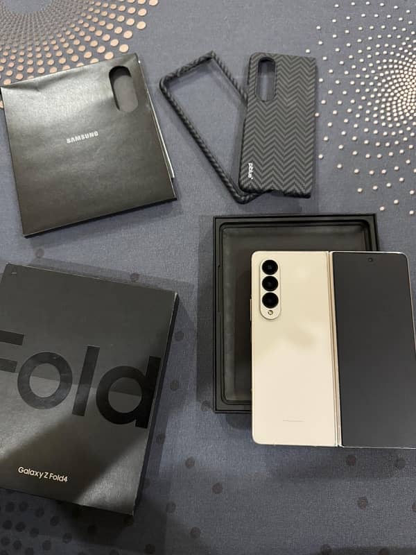 Samsung Galaxy Z Fold 4 5