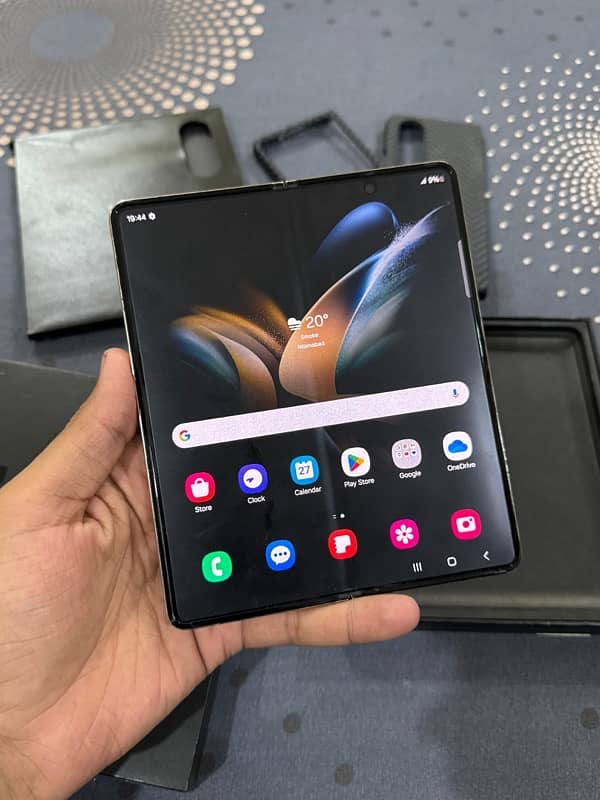 Samsung Galaxy Z Fold 4 6