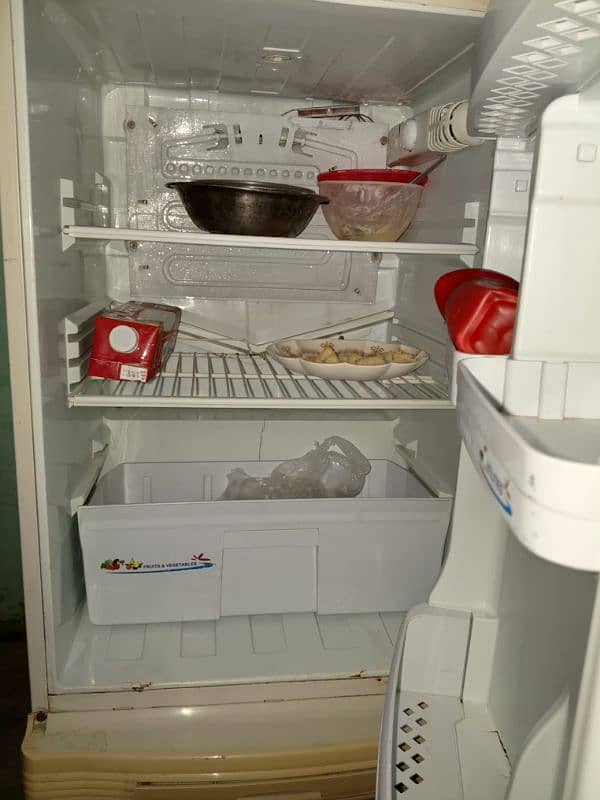 urgent sale all parts 10 /10 medium fridge 1