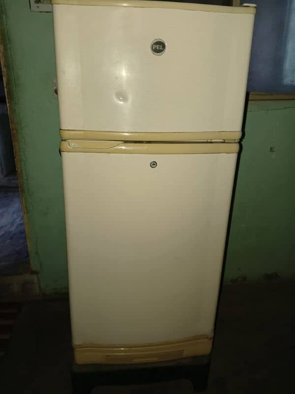 urgent sale all parts 10 /10 medium fridge 3