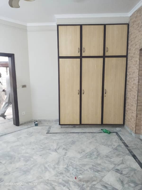 Wapda town G block 5 mrla 3rd story house available for rent 8