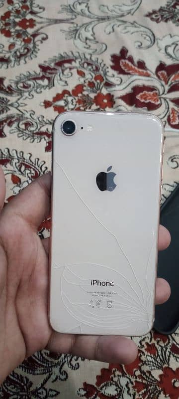 iphone 8 non pta 64 GB bayy pass back broken hai bs baki Sab ok hai 5