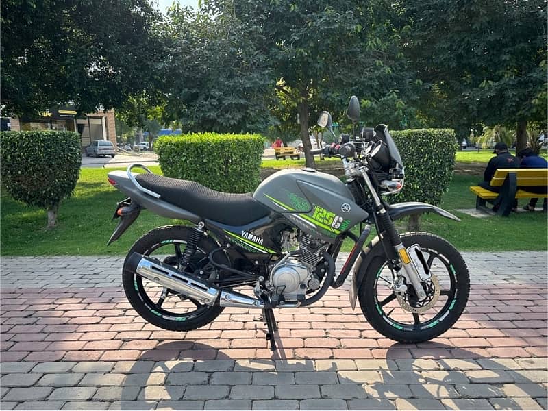 Yamaha YBR-G 2024 model only 2600kms driven dealership maintained 0