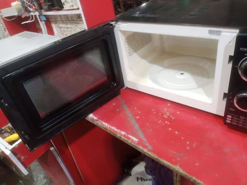 lush condition oven available 10/10 All okay good condition 6