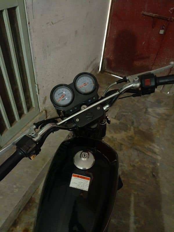 Suzuki GS 150 Model 2022 4