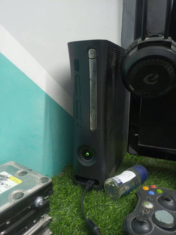 Selling My Xbox 360 Console fat edition (jailbreak) 1