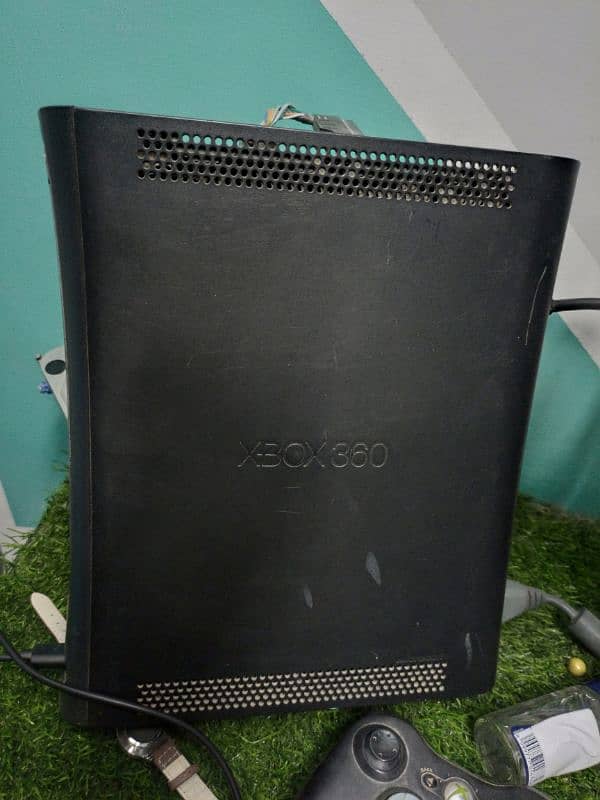 Selling My Xbox 360 Console fat edition (jailbreak) 9