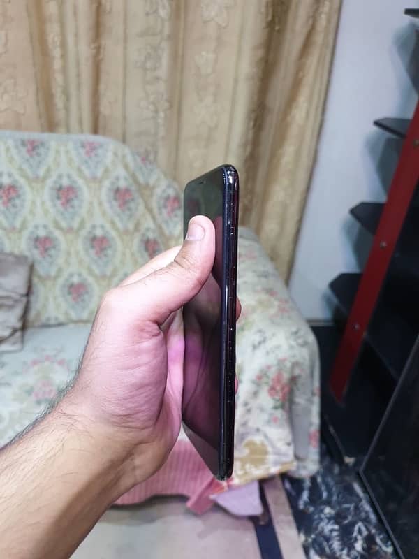 iPhone xs max 64GB Dual Sim Pta Approved 3