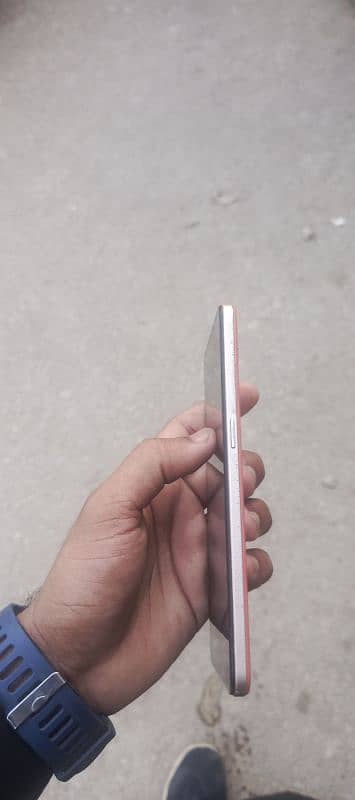 oppo F17 2