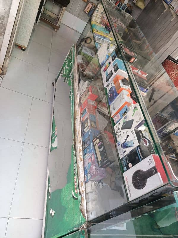 mobile & accessories counter 2