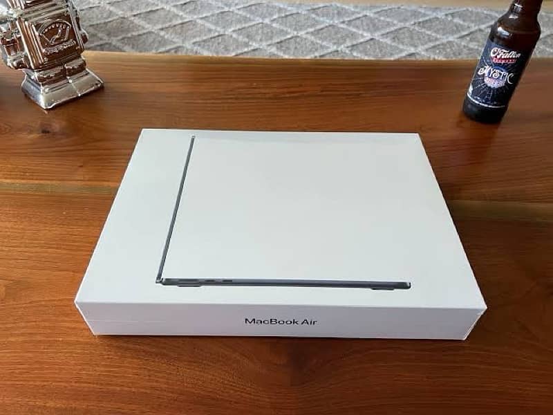 MacBook Air M2 8/256 Midnight Non active 0