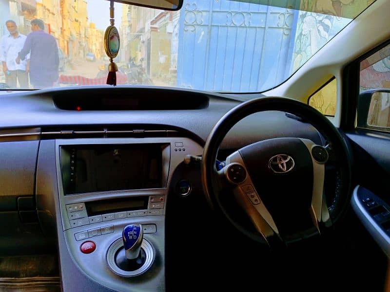 Toyota Prius 2013 12