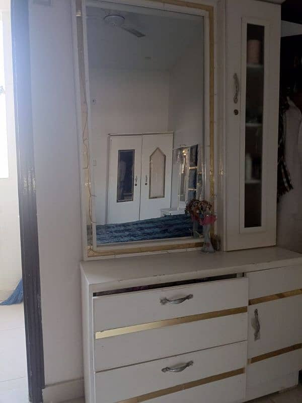 bed,cabinets,dressing table 2