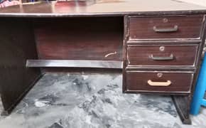 Title  Office Table size 4×2.8 Feet with 3 Wardrobes