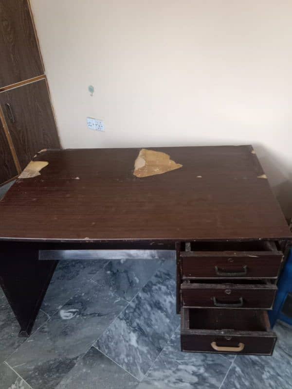 Title  Office Table size 4×2.8 Feet with 3 Wardrobes 6