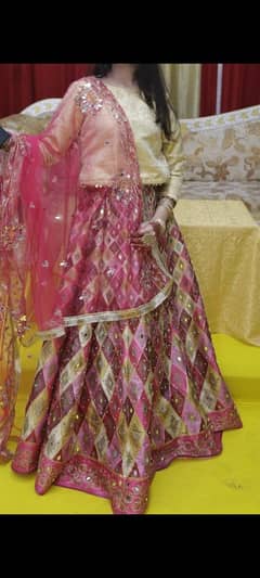 mehndi wearing lehnga