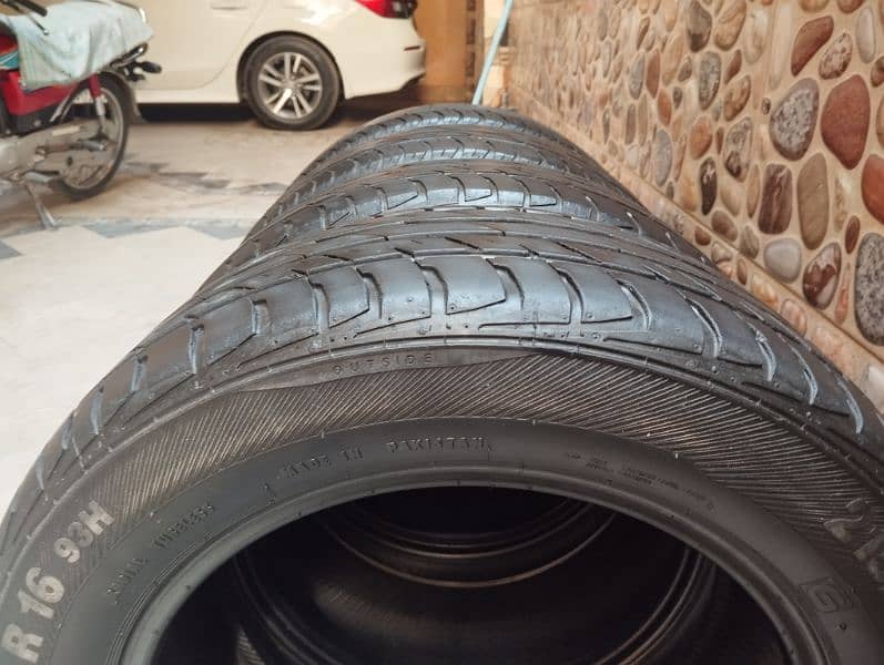 Tyre civic 2022 size 215. R 55.16 3