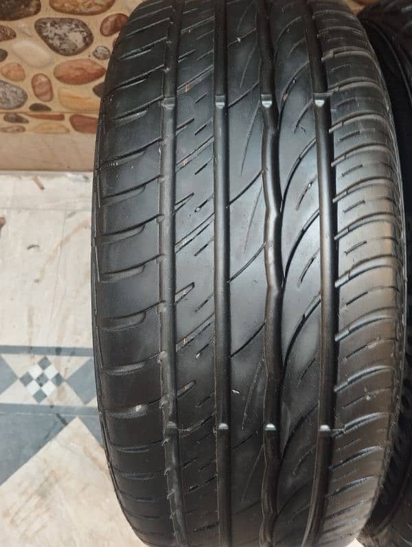 Tyre civic 2022 size 215. R 55.16 8