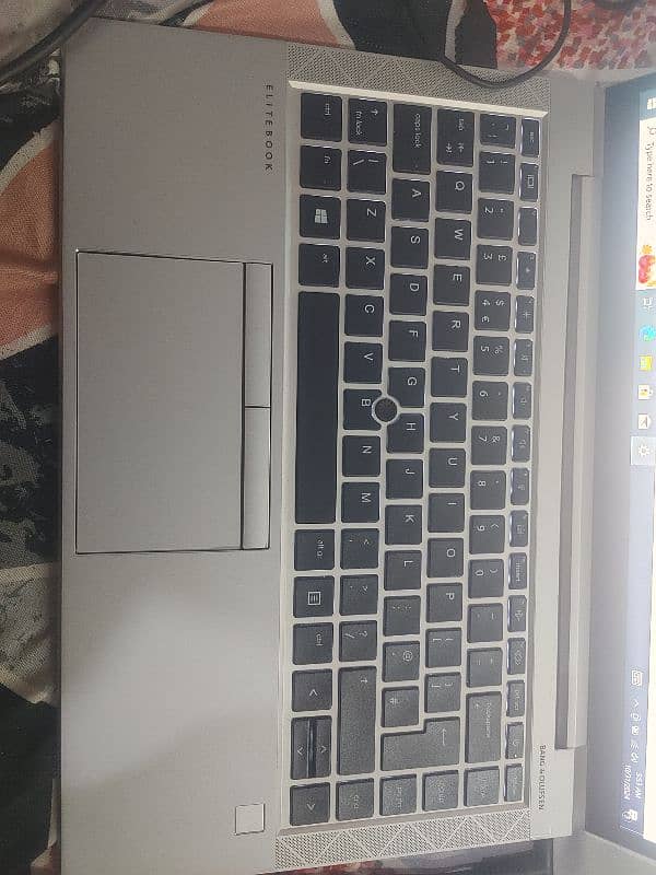 HP Elitebook G8 2