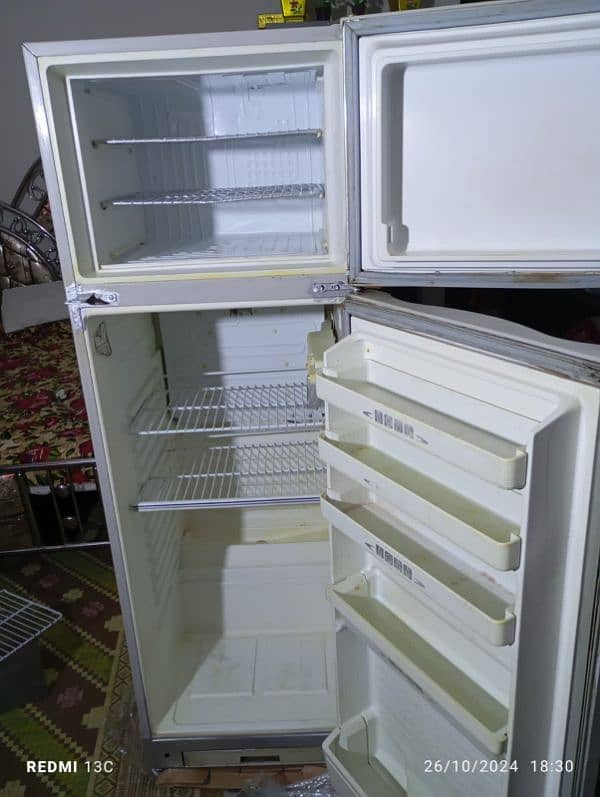 Dawlance Fridge Refrigerator Freezer 1